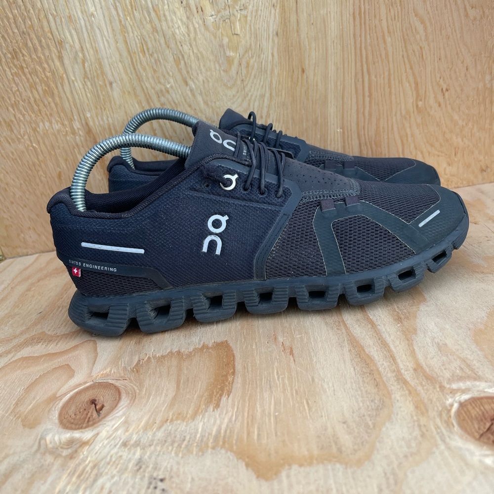 ON RUNNING On Cloud 5 Athletic Lifestyle Shoes Women’s Size 8